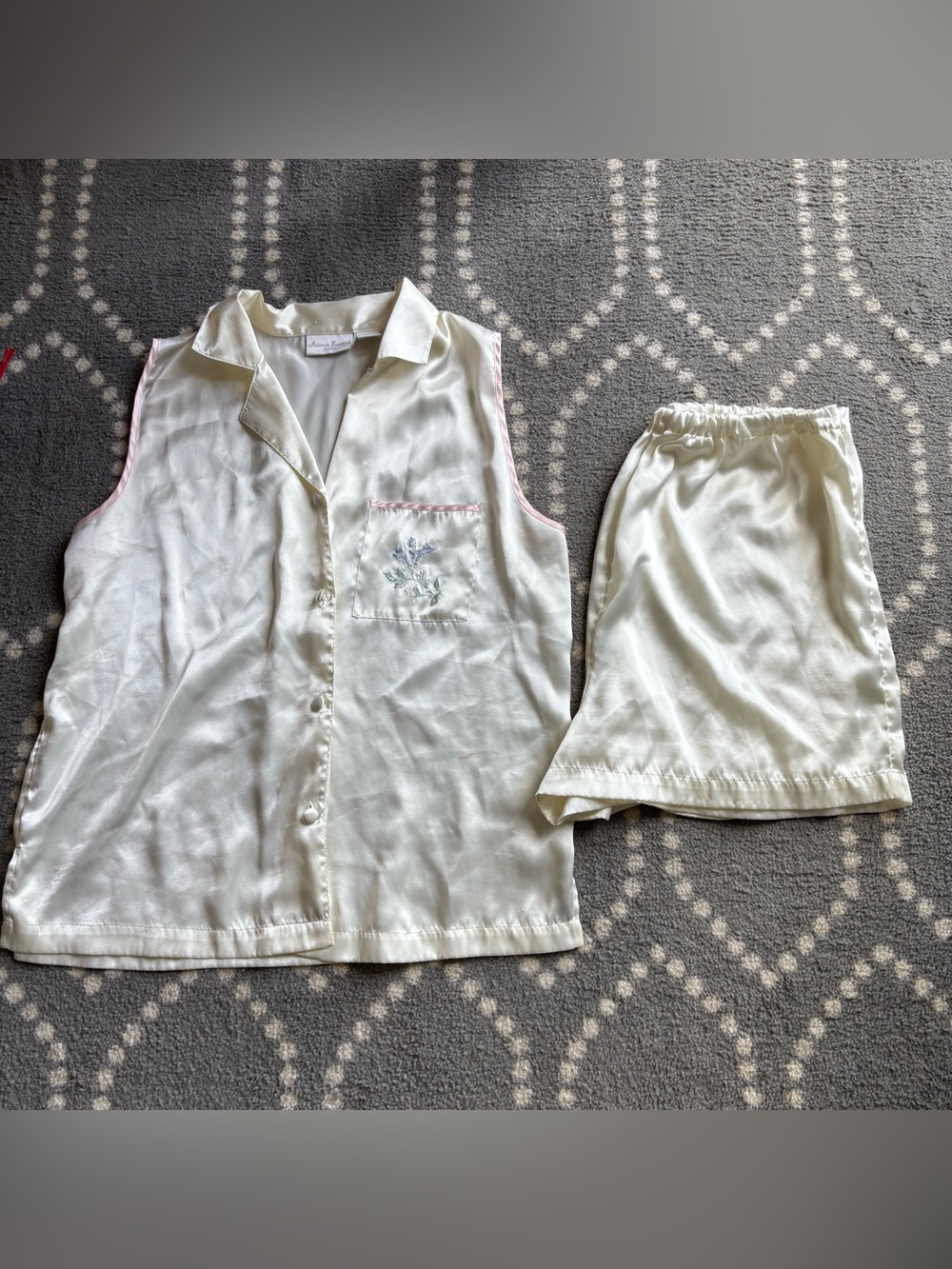 Intimate Essentials - 90s Vintage Cottagecore Cream Satin PJ Set - SIZE 1X